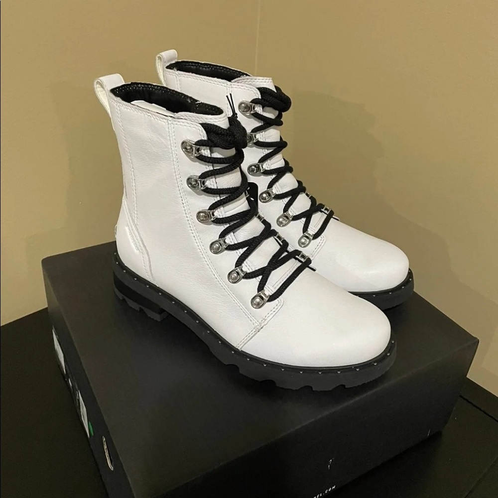 Sorel Lennox lace combat boots